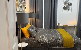 Luxury Studio In Victoria, 7 Minutes Walk To Victoria Station, Room 6